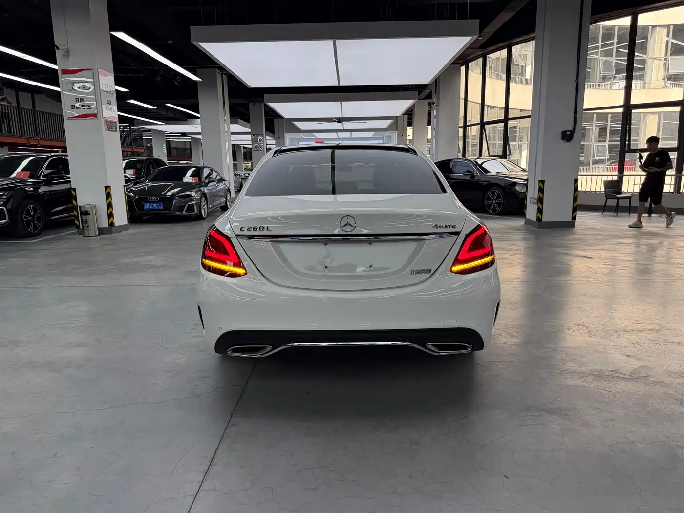 Photo 19 - Mercedes-Benz C-Class