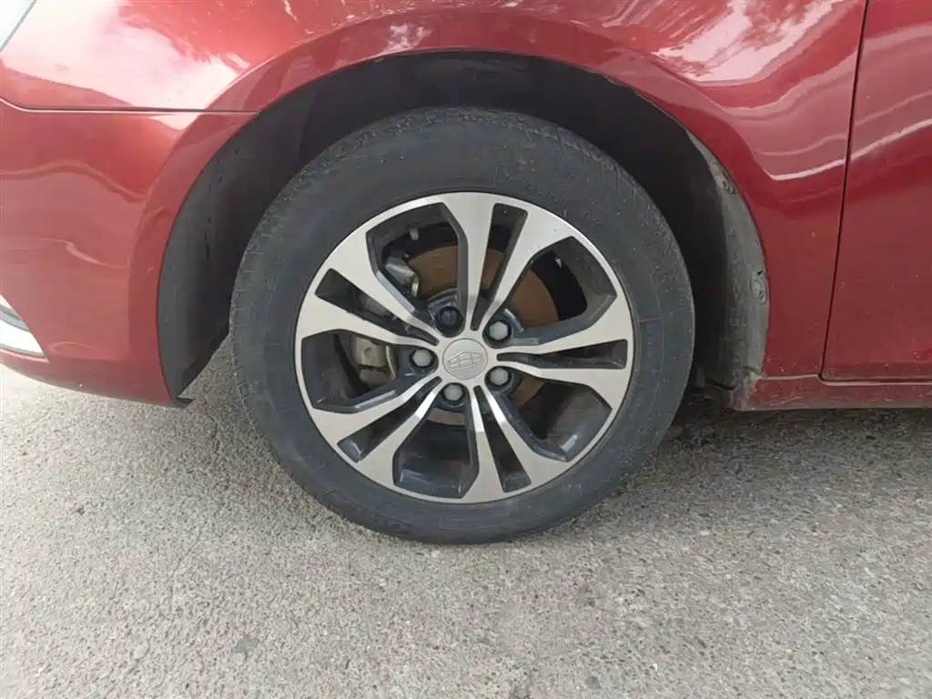 Фото 23 - Geely Emgrand