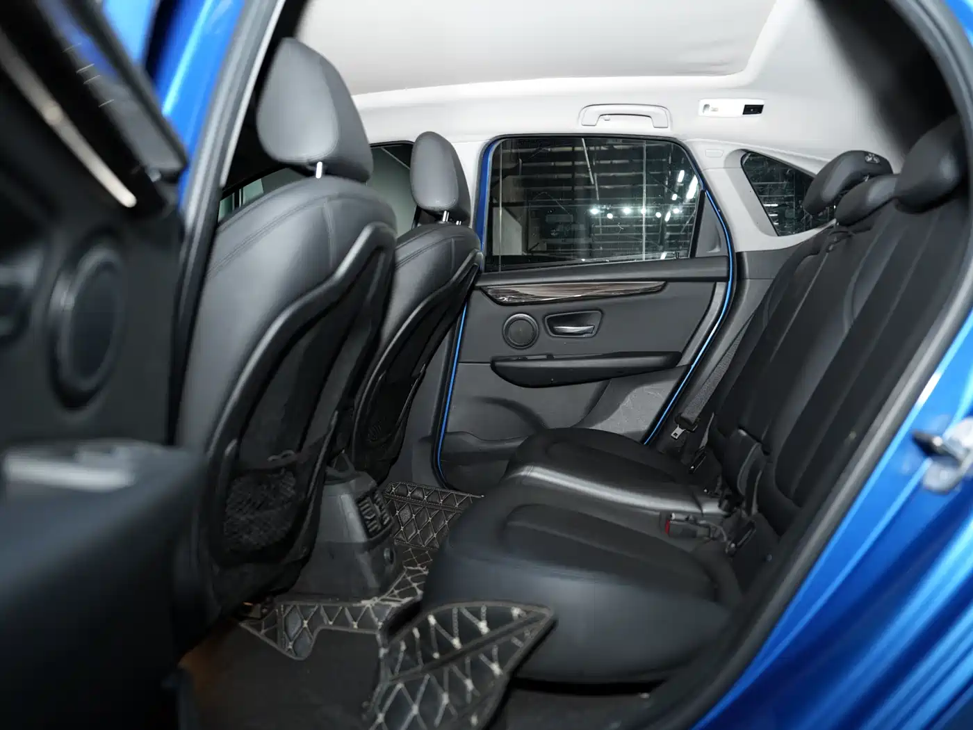 BMW 2 Series Touring 2018 Model 220i Luxury Package фото 21