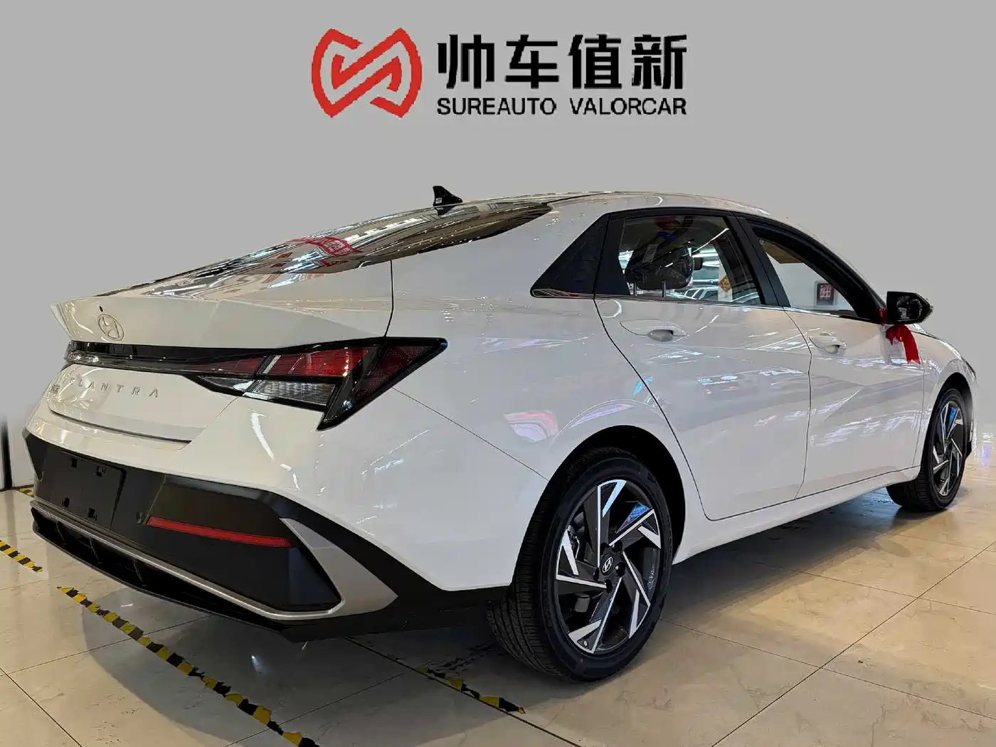 Hyundai Elantra 2023 1.5L CVT GLX Elite Edition фото 3