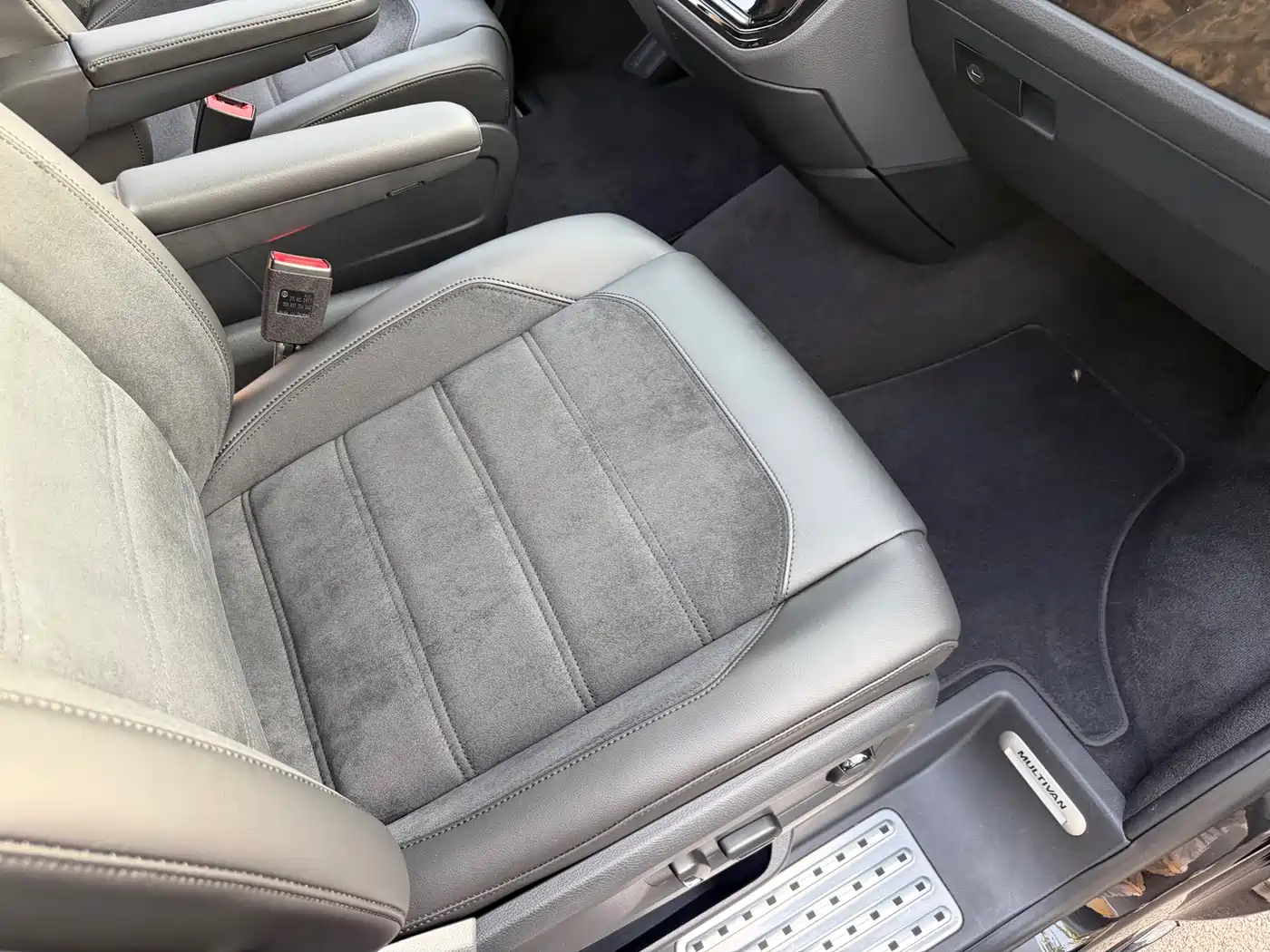 Volkswagen Multivan 2019 2.0TSI 4WD Premium 7-seater фото 14