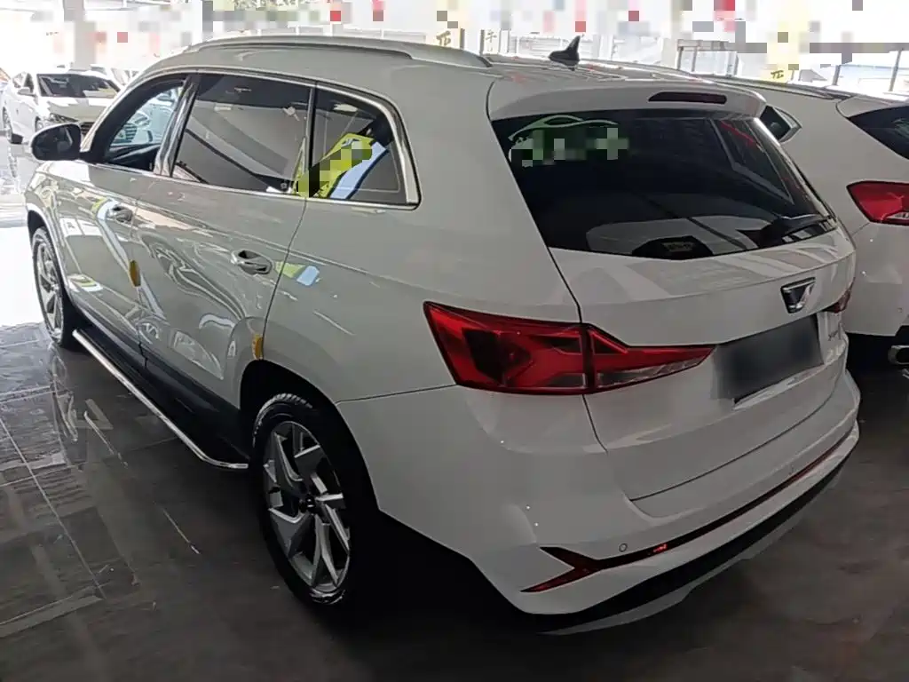 Photo 5 - Jetta VS7
