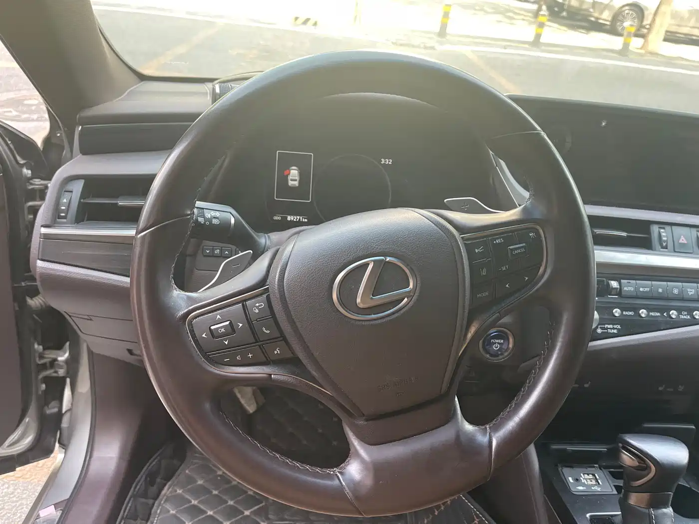 Lexus ES 2021 300h Luxury Edition фото 16