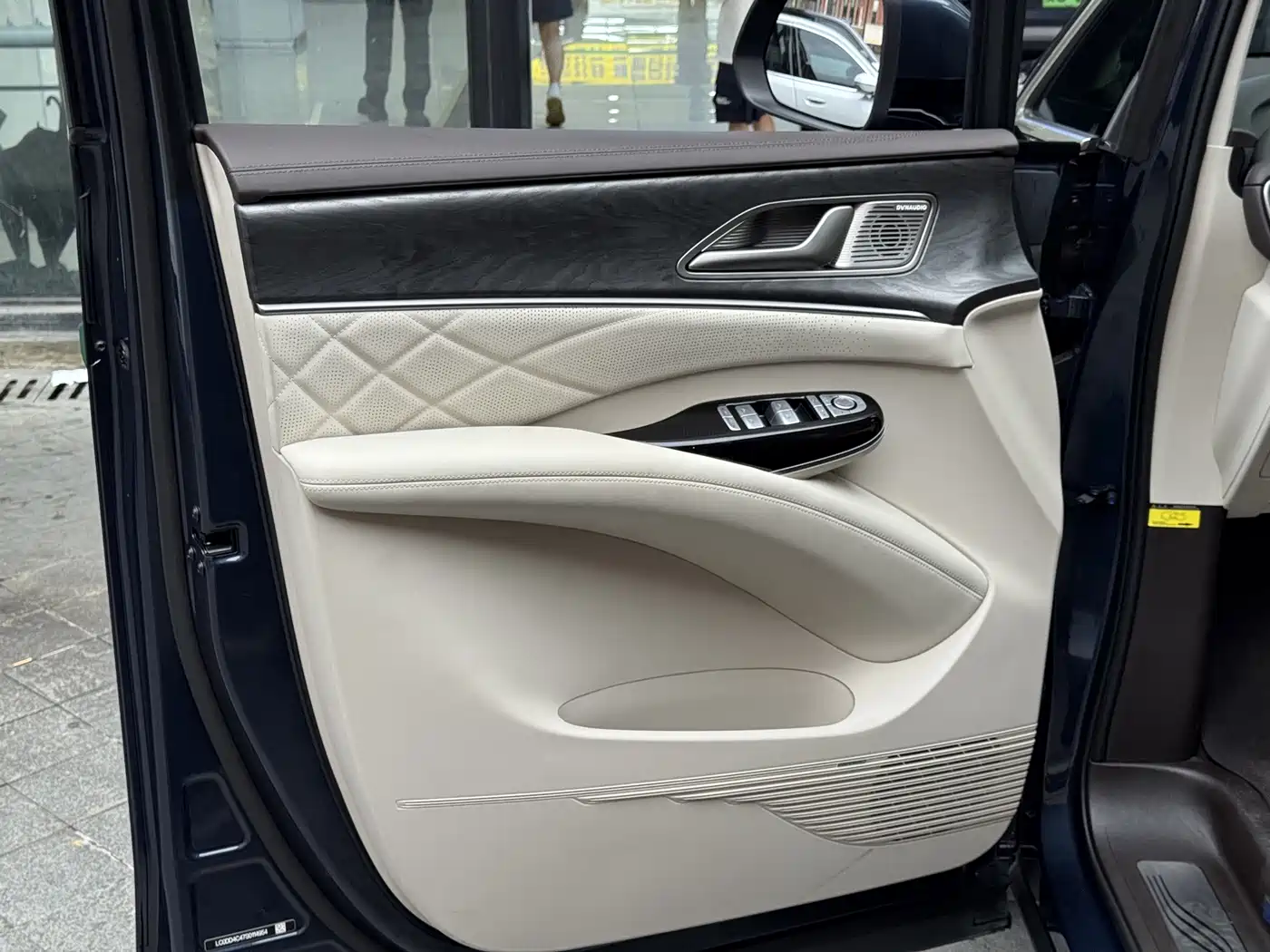 Denza D9 2025 2024 DM-i 980 AWD Premium