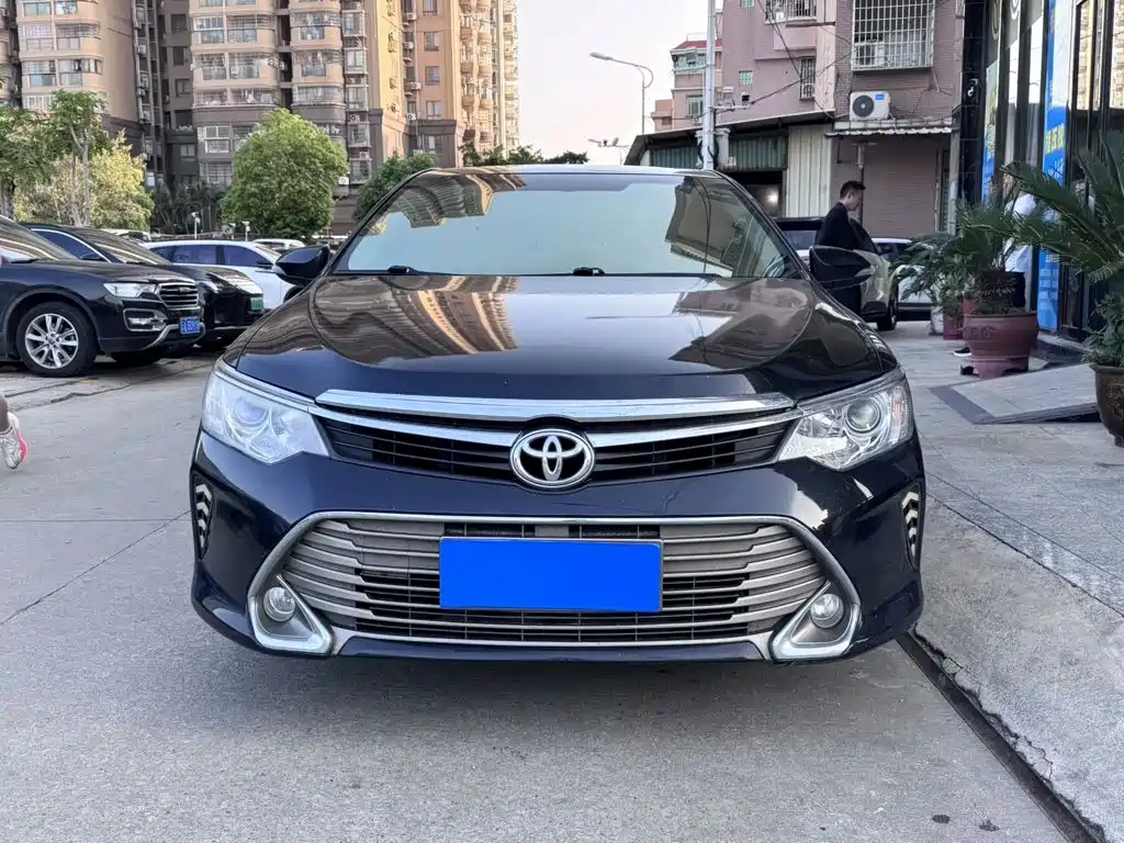 Photo 2 - Toyota Camry