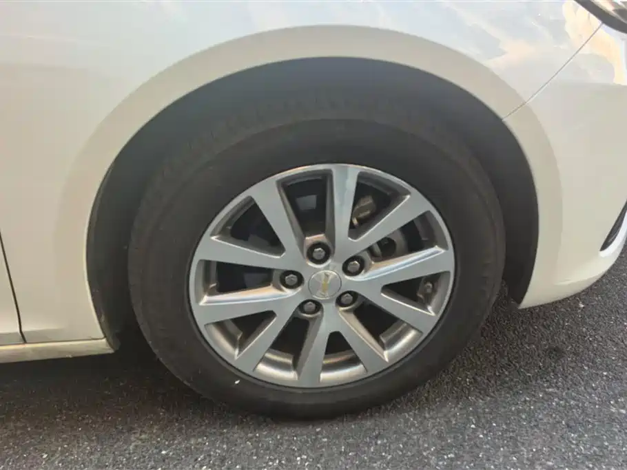 Chevrolet Malibu 2017 1.5T Automatic Luxury Edition фото 6