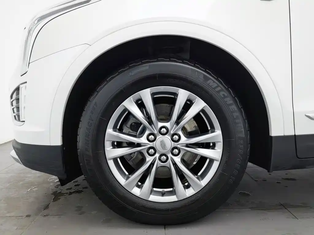 صورة 17 - Cadillac XT5