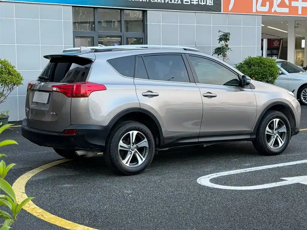 Toyota RAV4 Rongfang 2015 2.0L CVT 2WD Trend Edition фото 9