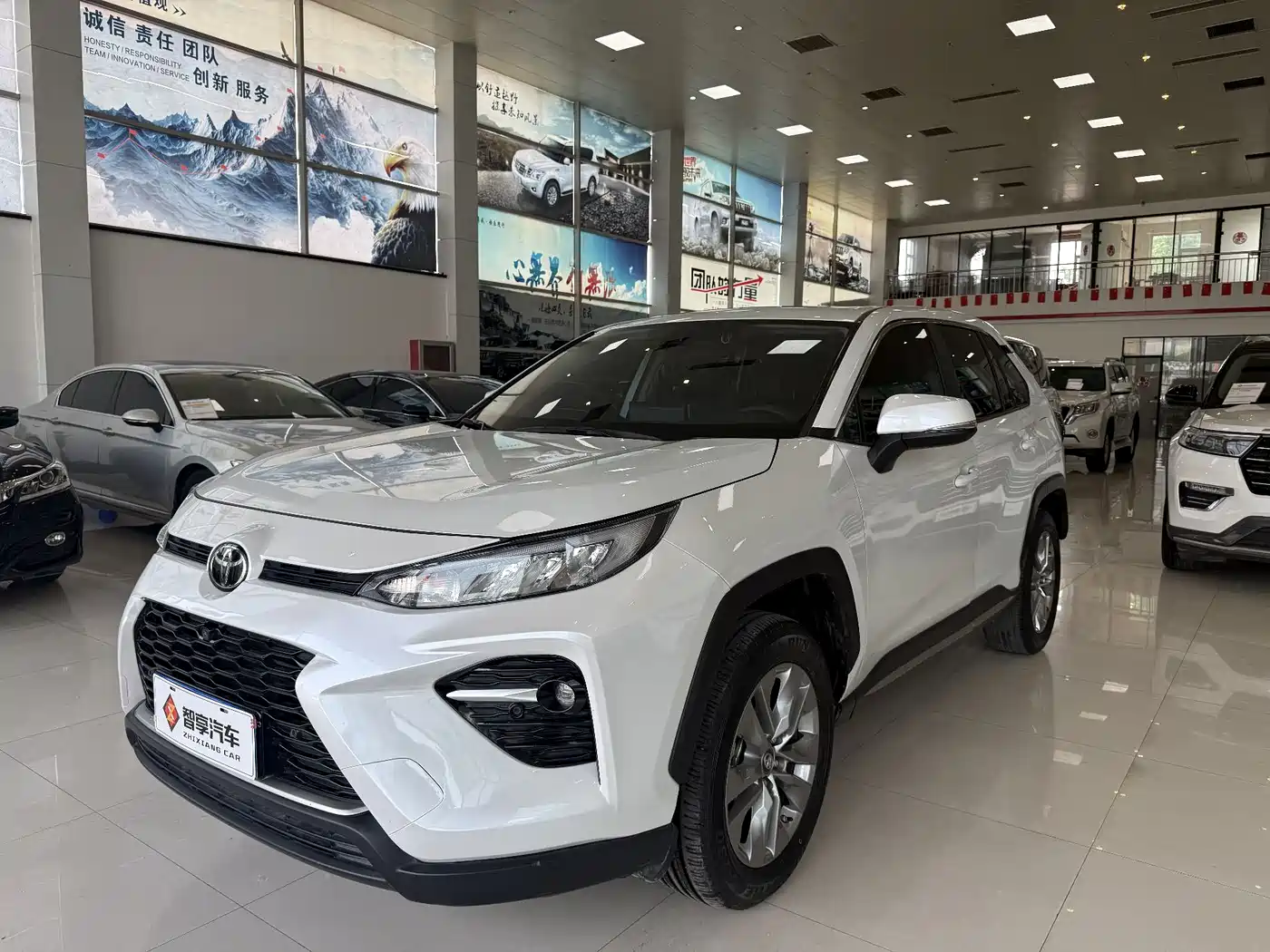 Toyota Wildlander 2022 2.0L CVT AWD Luxury PLUS Edition фото 2