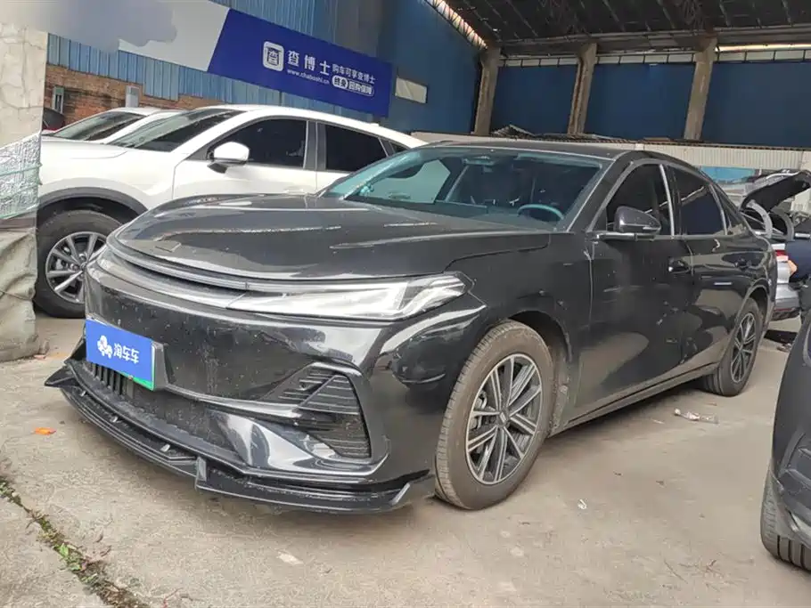 Geely Galaxy Galaxy A7 2025 EM-i 70km Luxury Edition