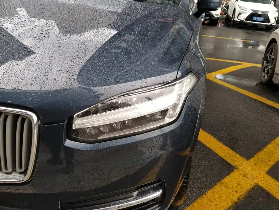 Photo 5 - Volvo XC90