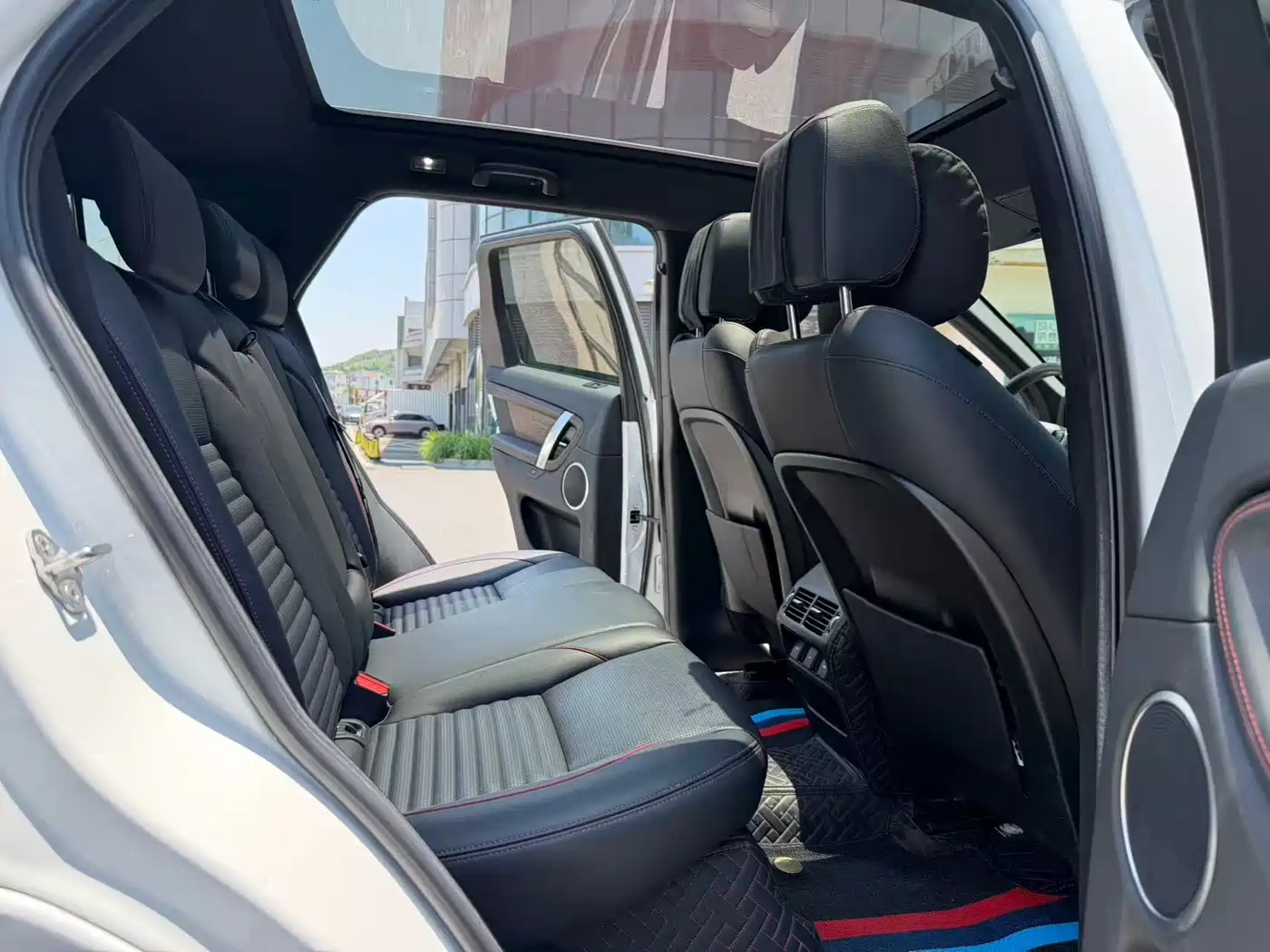 Land Rover Discovery Sport 2022 Model 249PS R-Dynamic S Performance Edition 5-Seater фото 11
