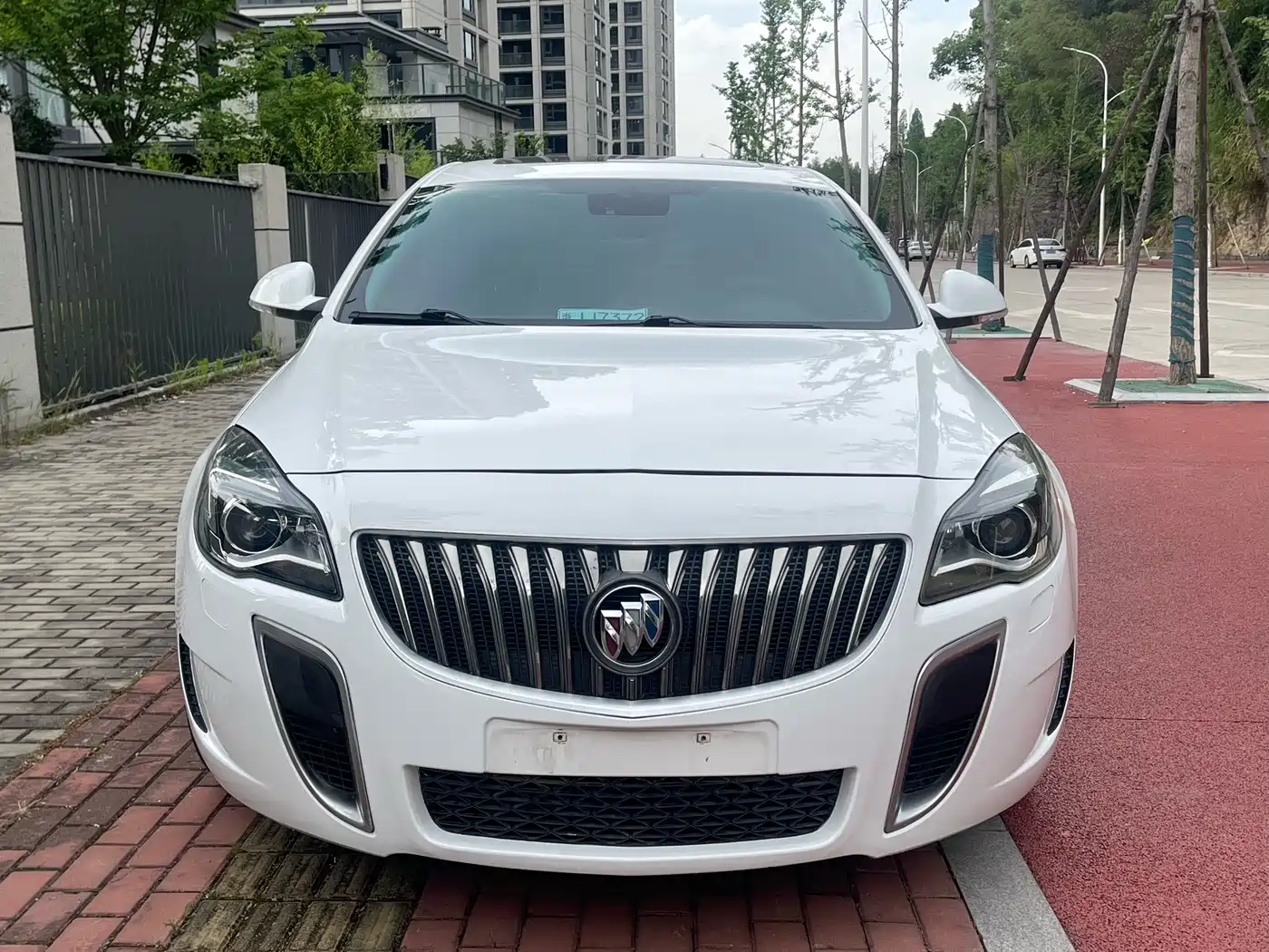 Photo 2 - Buick Regal