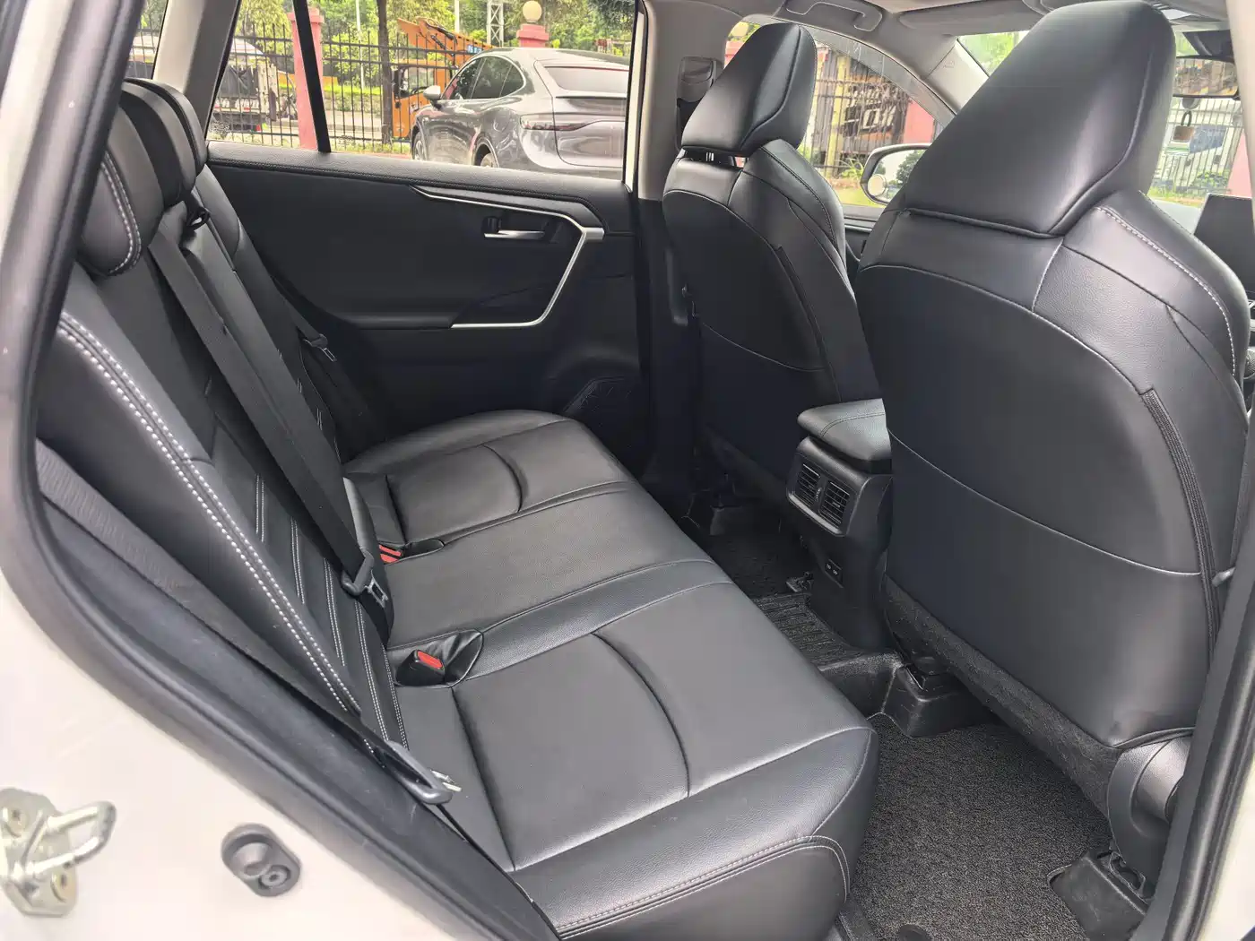 Toyota Wildlander 2022 2.0L CVT AWD Luxury PLUS Edition фото 11