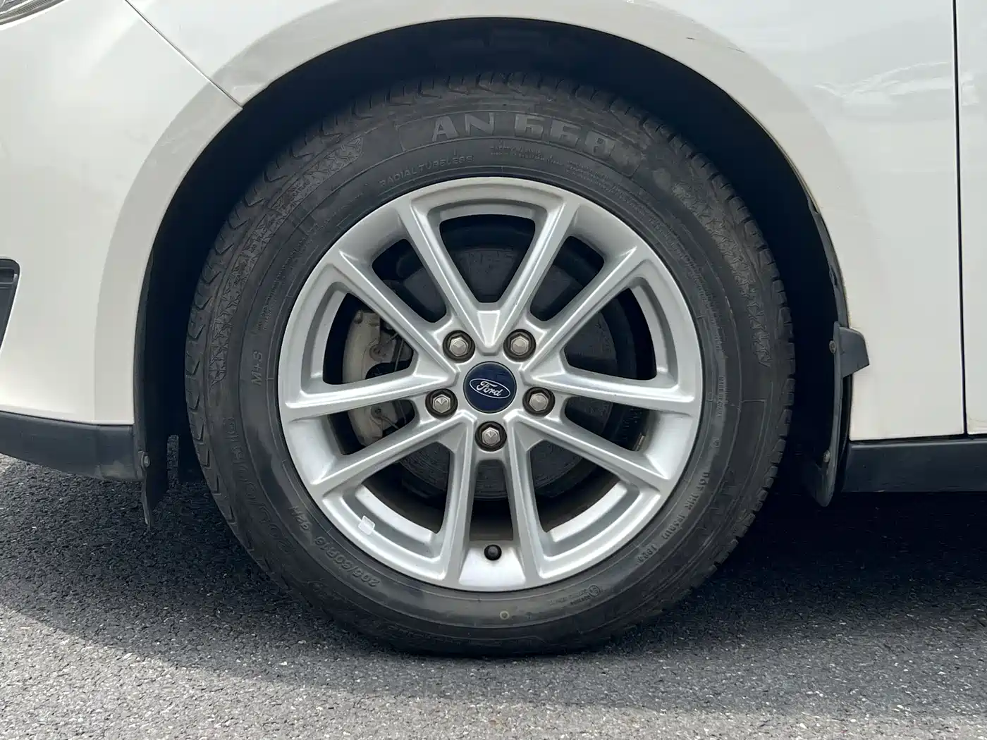 Фото 14 - Ford Focus