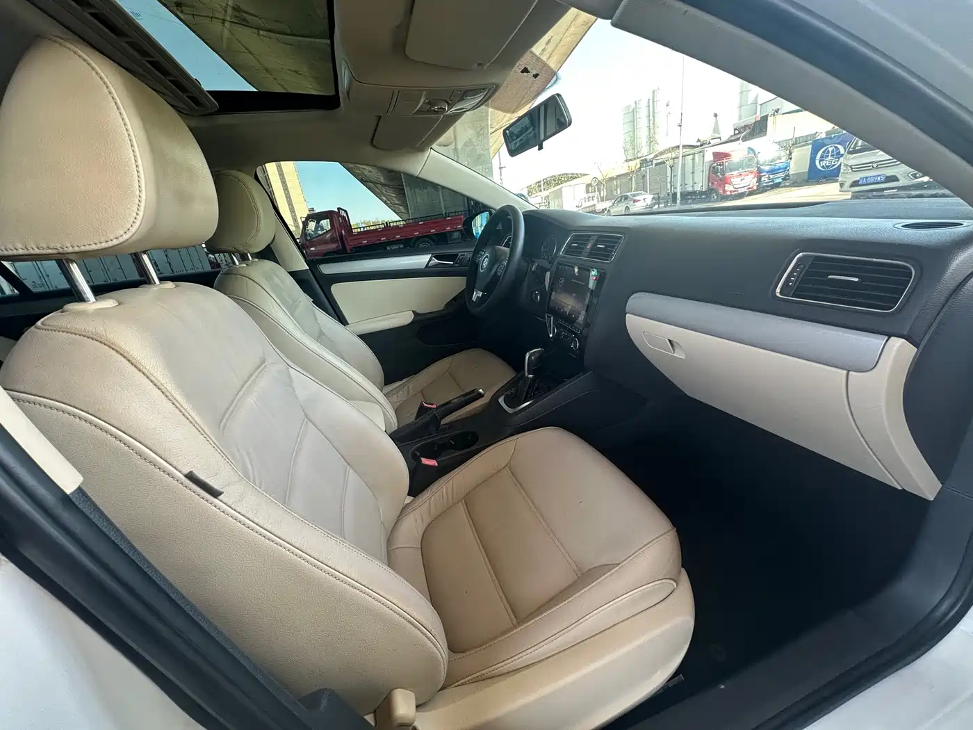 Volkswagen Sagitar 2012 Model 1.4TSI Automatic Fashion фото 9