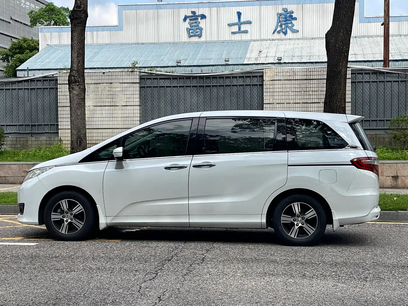 Фото 14 - Honda Odyssey