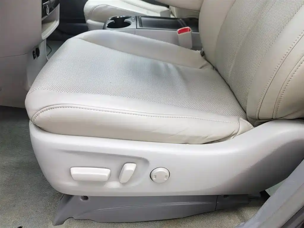 Toyota Sienna 2013 3.5L 4WD Automatic фото 14