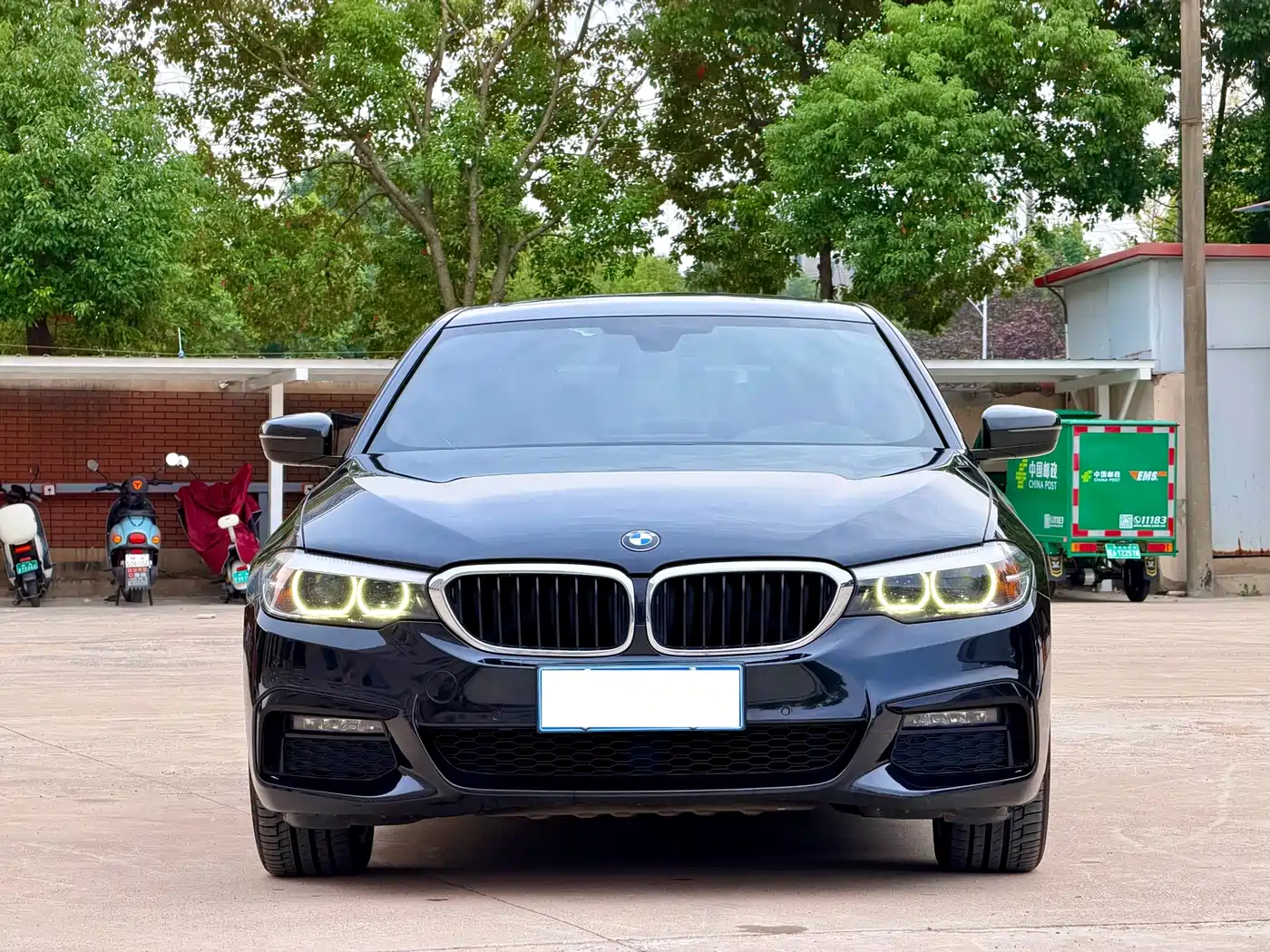 Photo 2 - BMW 5 Series
