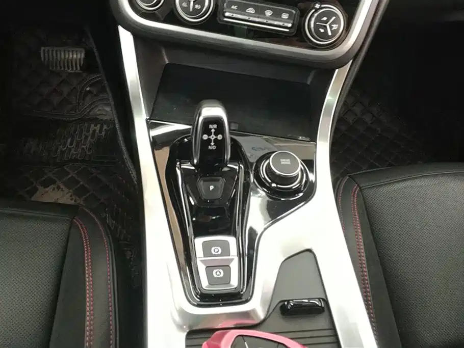 Lynk & Co 01 2017 2.0T AWD Pro фото 16