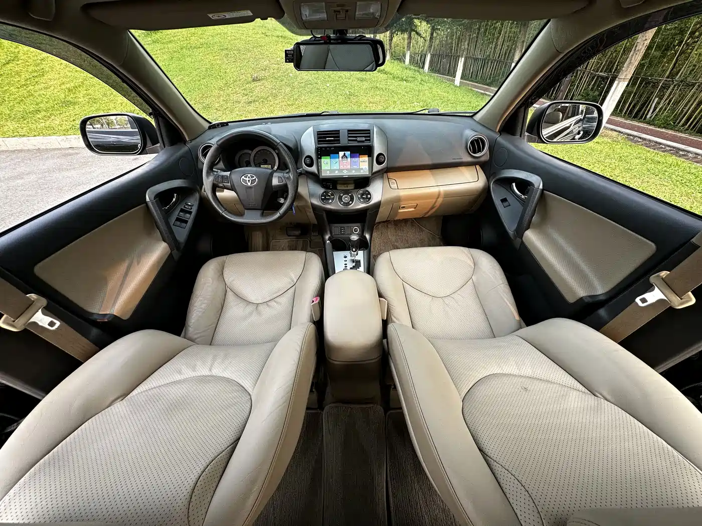 Фото 16 - Toyota RAV4