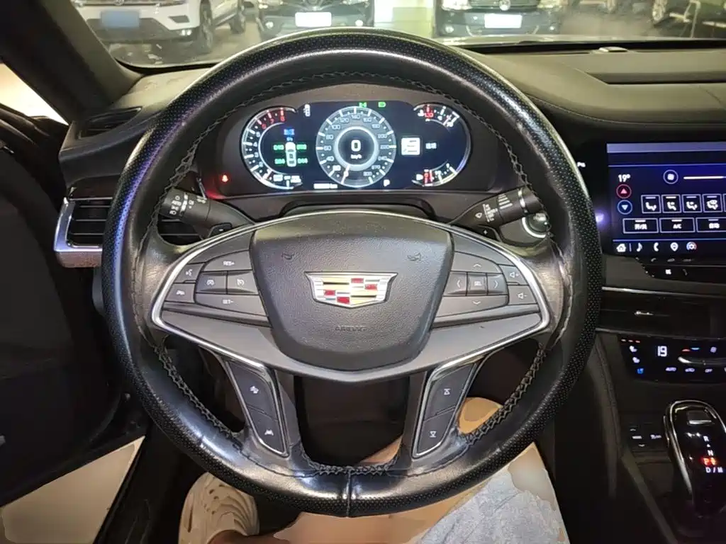 Фото 11 - Cadillac CT6