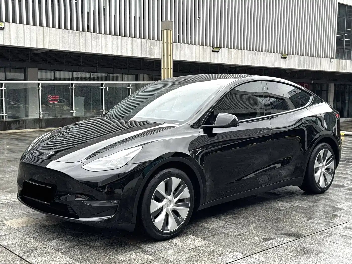 Фото 1 - Tesla Model Y