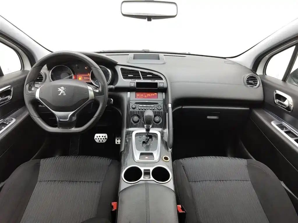 Peugeot 3008 2015 2.0L Automatic Classic Edition фото 5