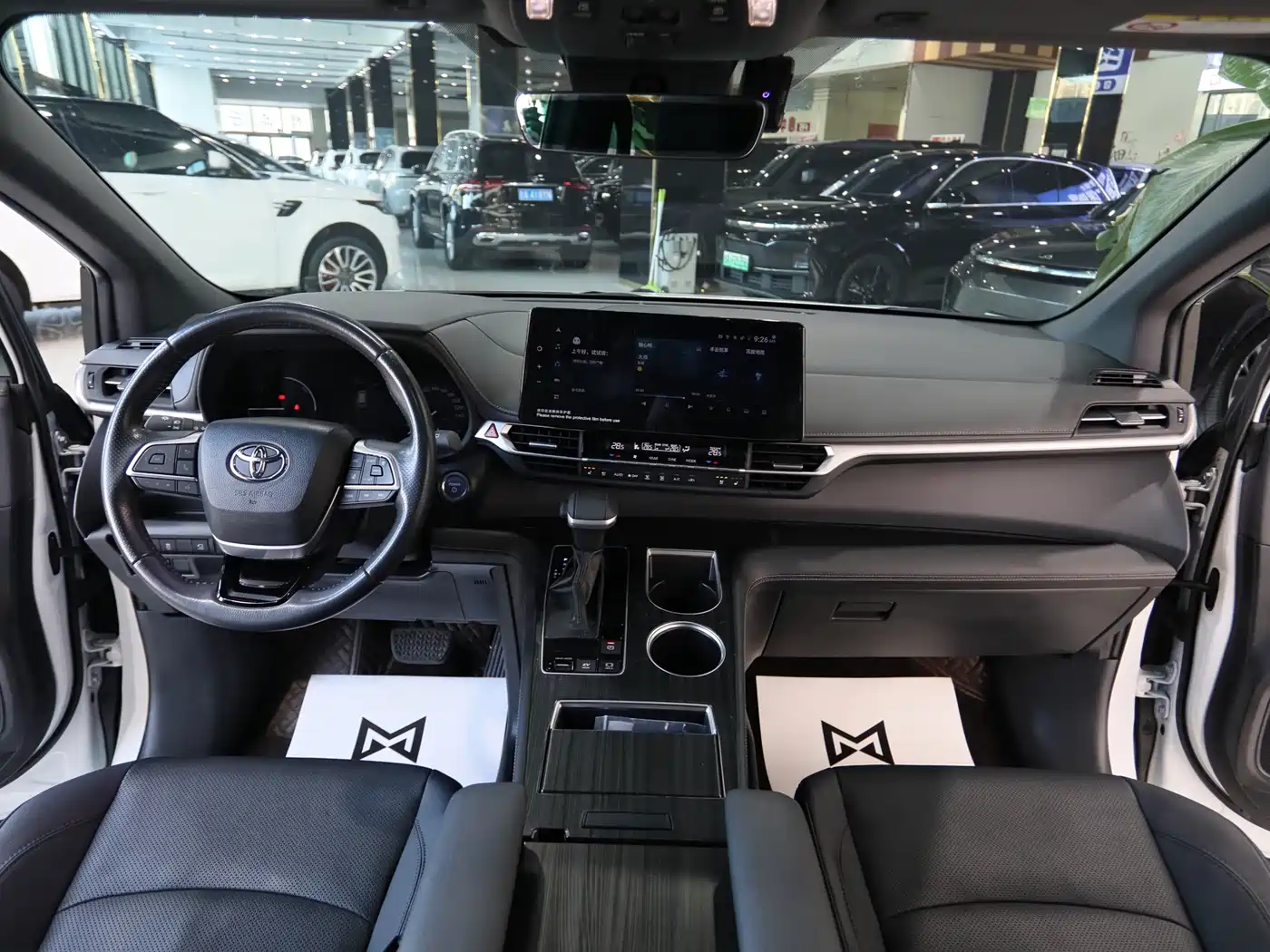 Toyota Sienna 2023 2.5L Hybrid Premium Edition фото 11