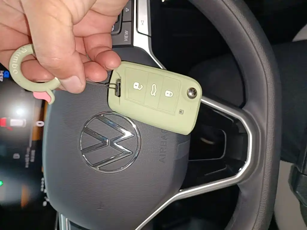 صورة 9 - Volkswagen Tharu