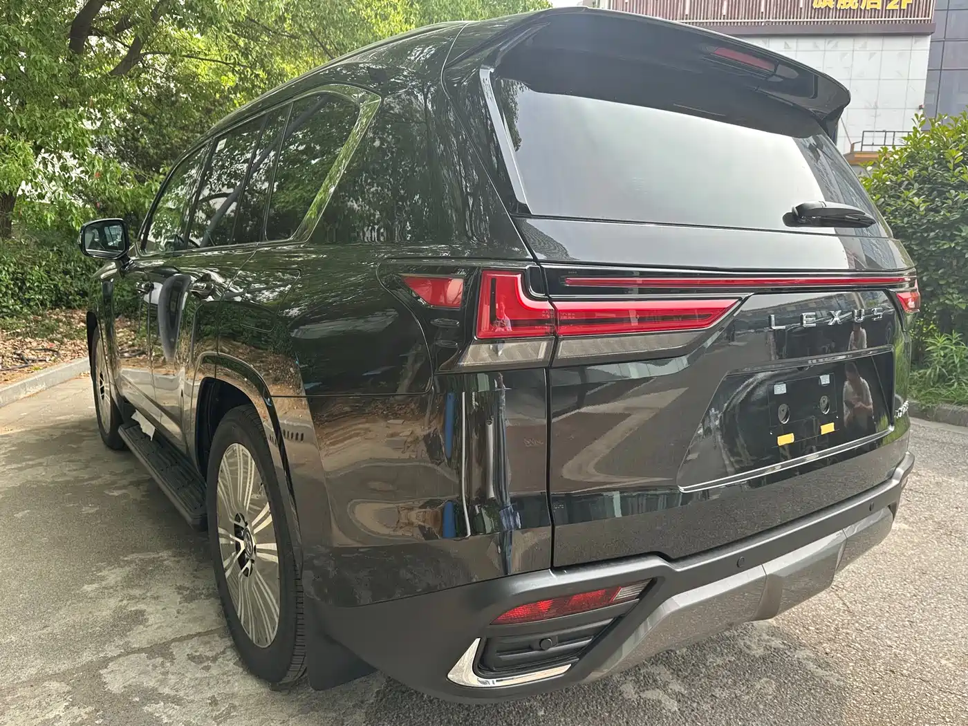 Lexus LX 2025 700h Boundary Edition фото 12