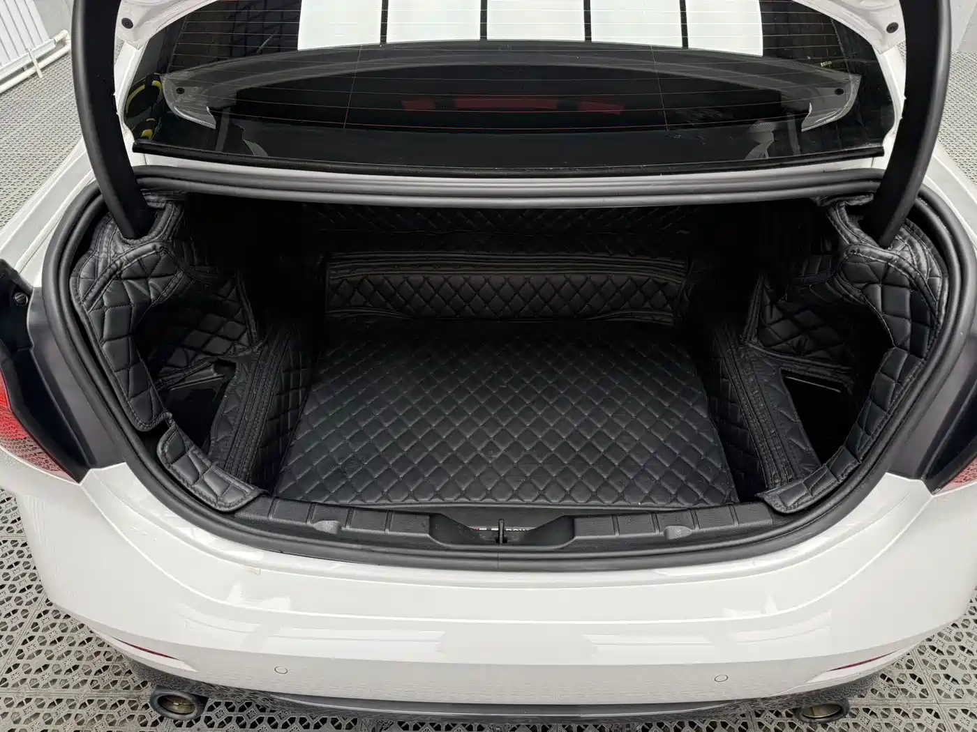 BMW 1 Series 2021 120i M Sport Shadow Edition фото 23