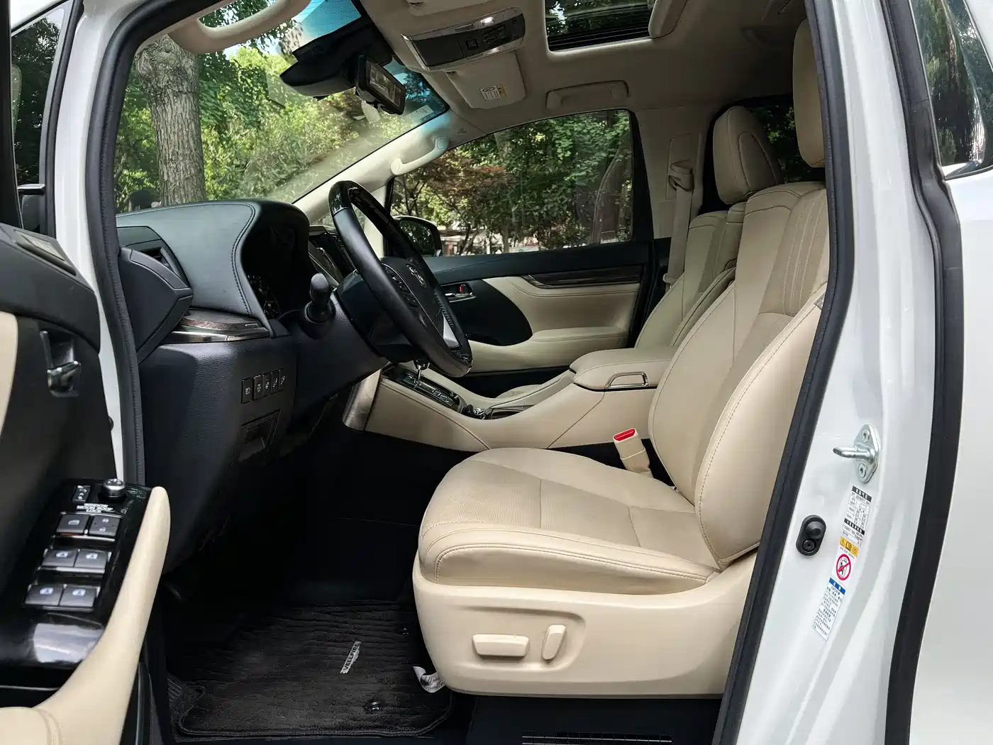 Toyota Vellfire 2019 Hybrid 2.5L HV Premium Edition фото 5