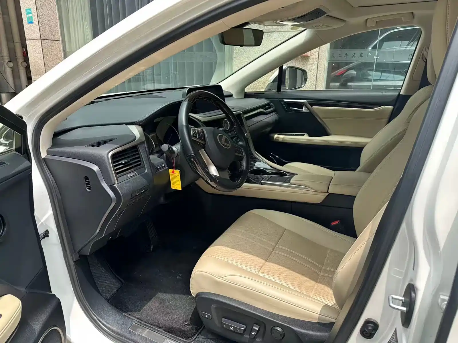 Фото 5 - Lexus RX