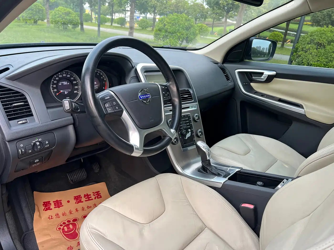 Volvo XC60 (Import) 2012 2013 T6 AWD Comfort Edition