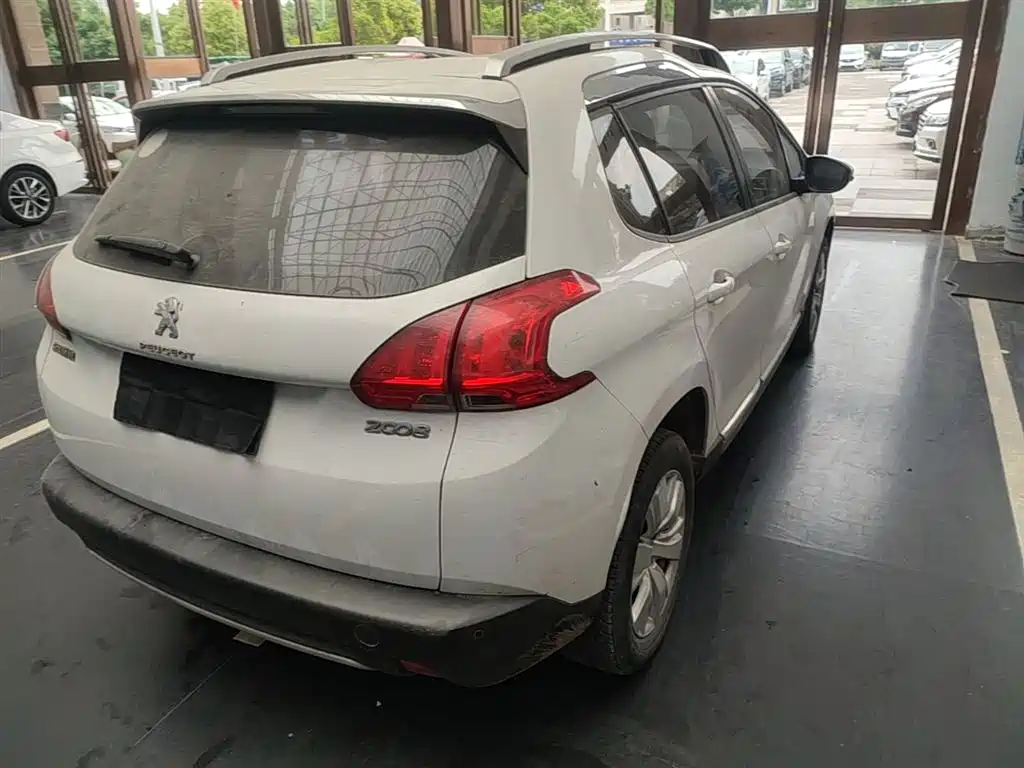 Peugeot 2008 2014 1.6L Automatic Fashion Edition фото 8