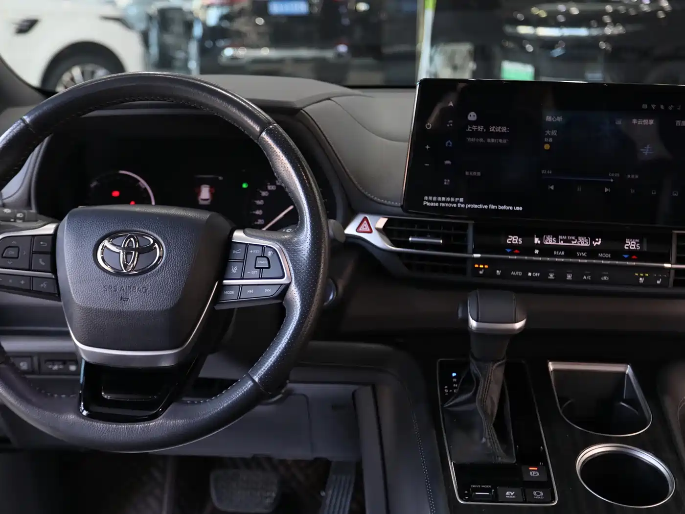 Toyota Sienna 2023 2.5L Hybrid Premium Edition фото 13