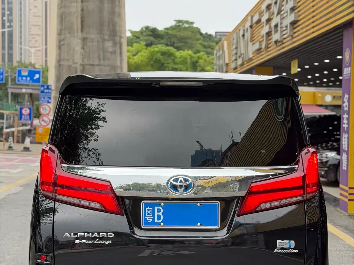 Toyota Vellfire 2019 Hybrid 2.5L HV Premium Edition фото 9