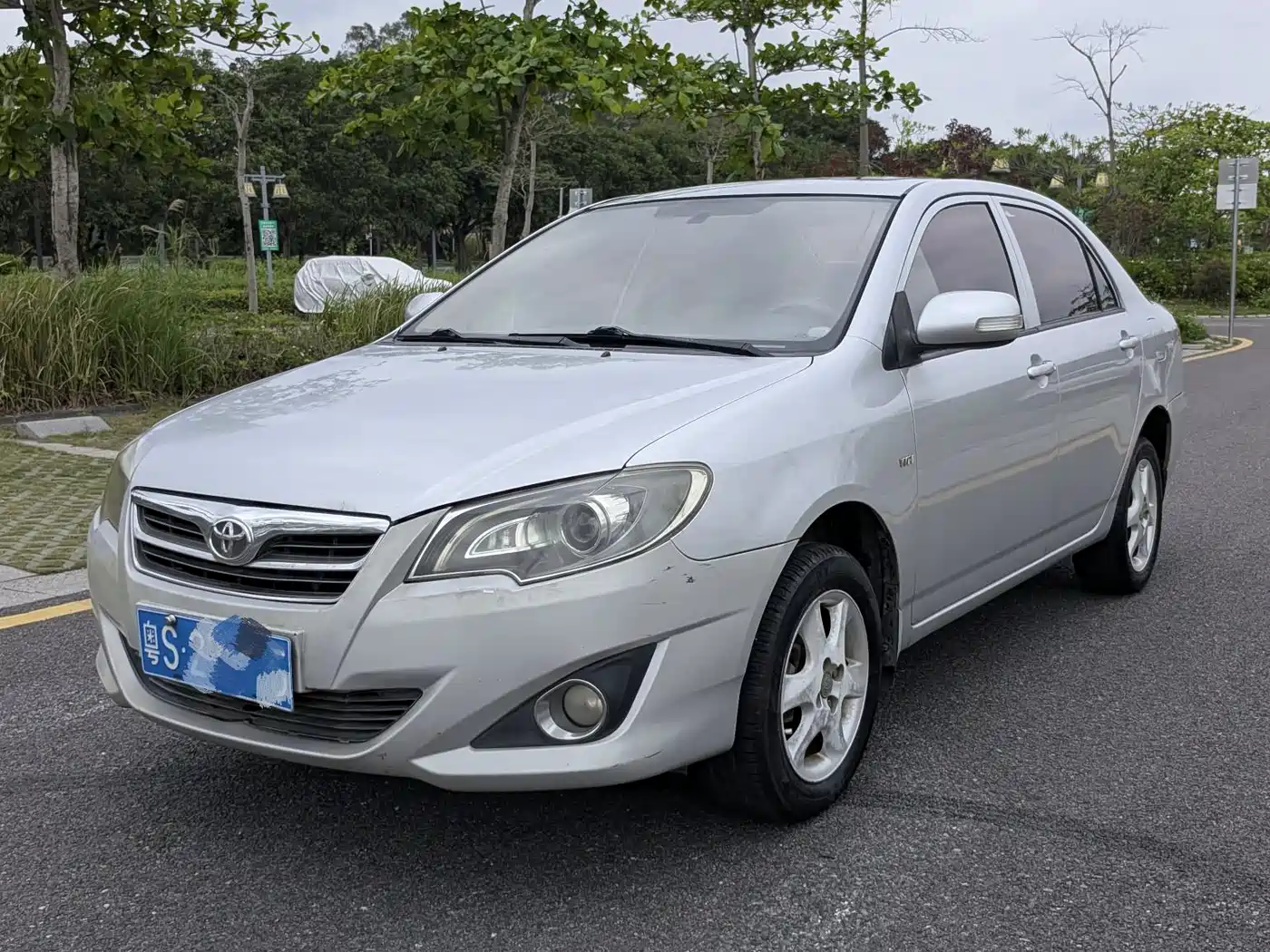 Toyota Corolla 2013 1.6L Automatic Luxury фото 2