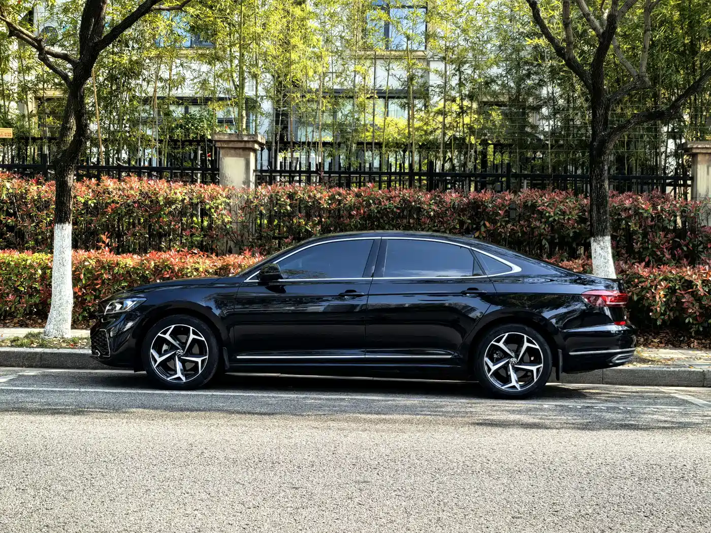 Volkswagen Passat 2024 Model 380TSI Starlight Elite фото 3