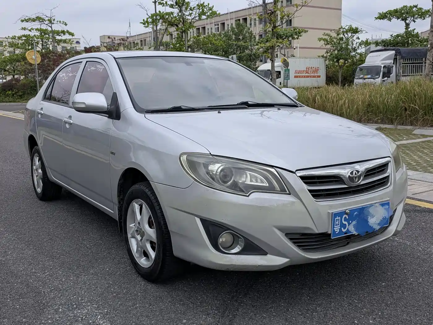 Toyota Corolla 2013 1.6L Automatic Luxury фото 3