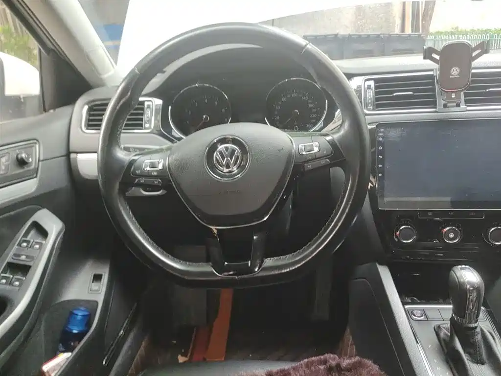Volkswagen Sagitar 2017 230TSI Automatic Comfort фото 3