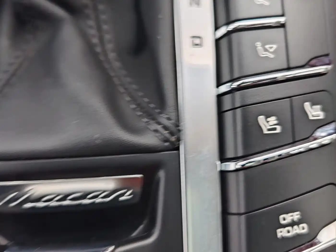 Porsche Macan 2016 Macan Turbo 3.6T фото 31