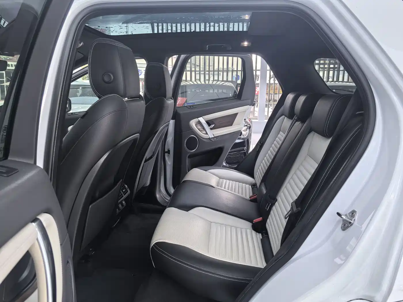 Land Rover Discovery Sport 2020 249PS R-Dynamic Performance фото 6