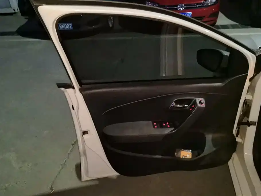 Volkswagen Polo 2016 1.6L Automatic Comfort фото 7