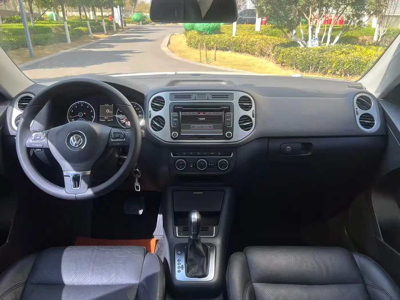 VOLKSWAGEN TIGUAN