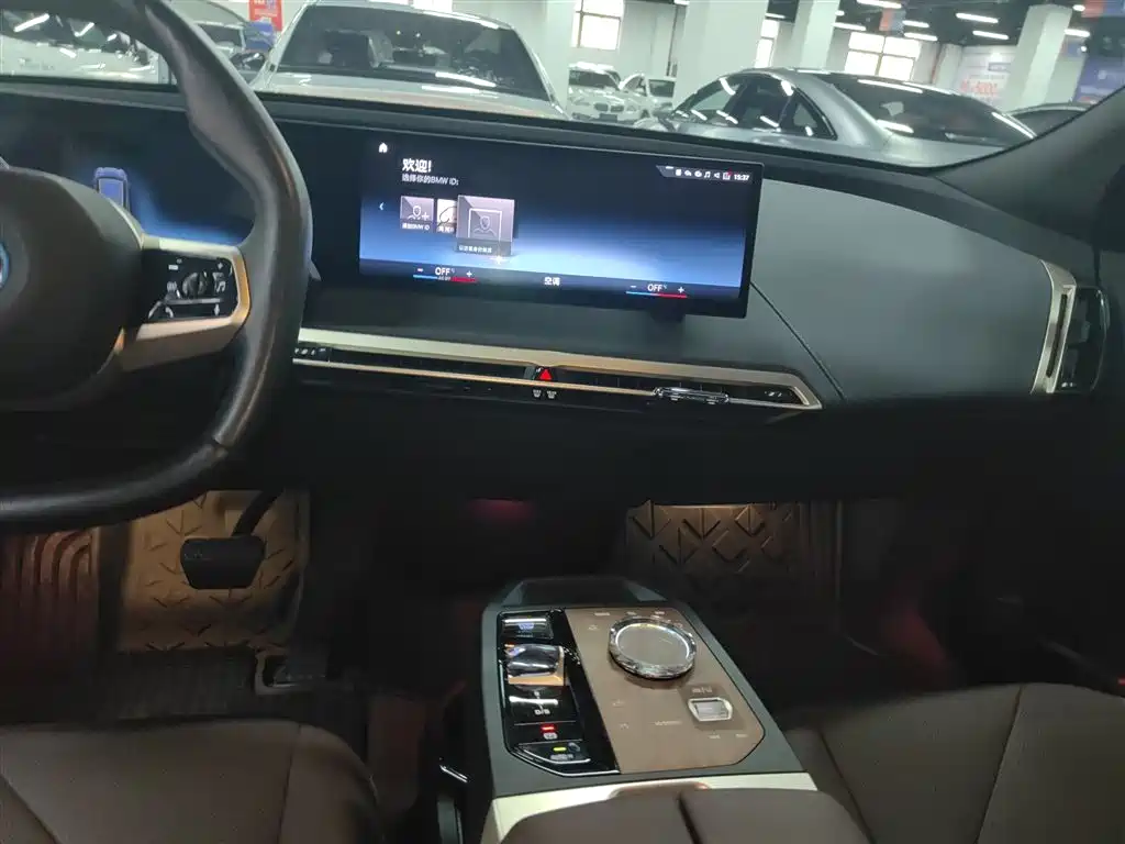 BMW iX 2022 xDrive40 фото 9