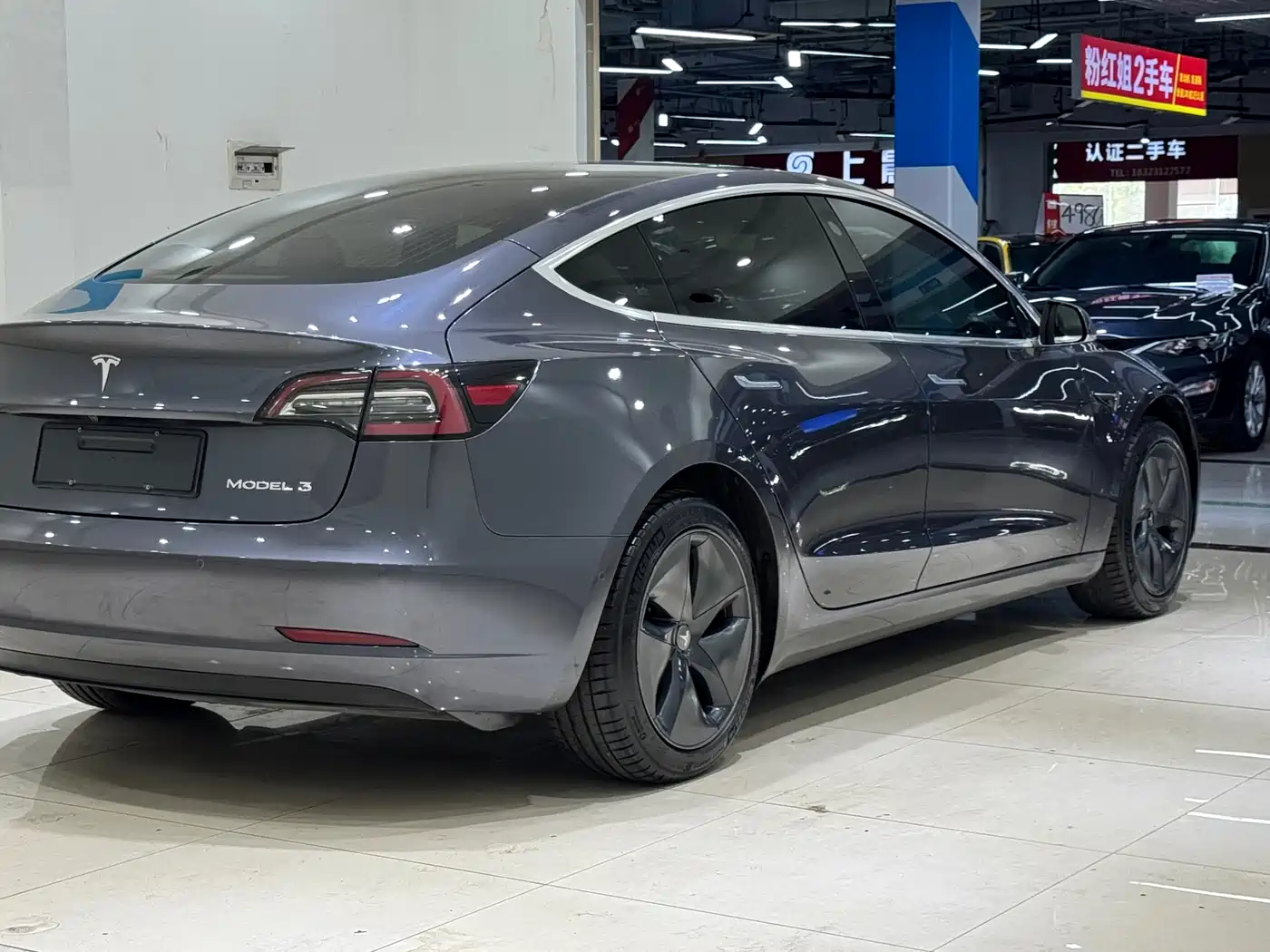 TESLA MODEL 3