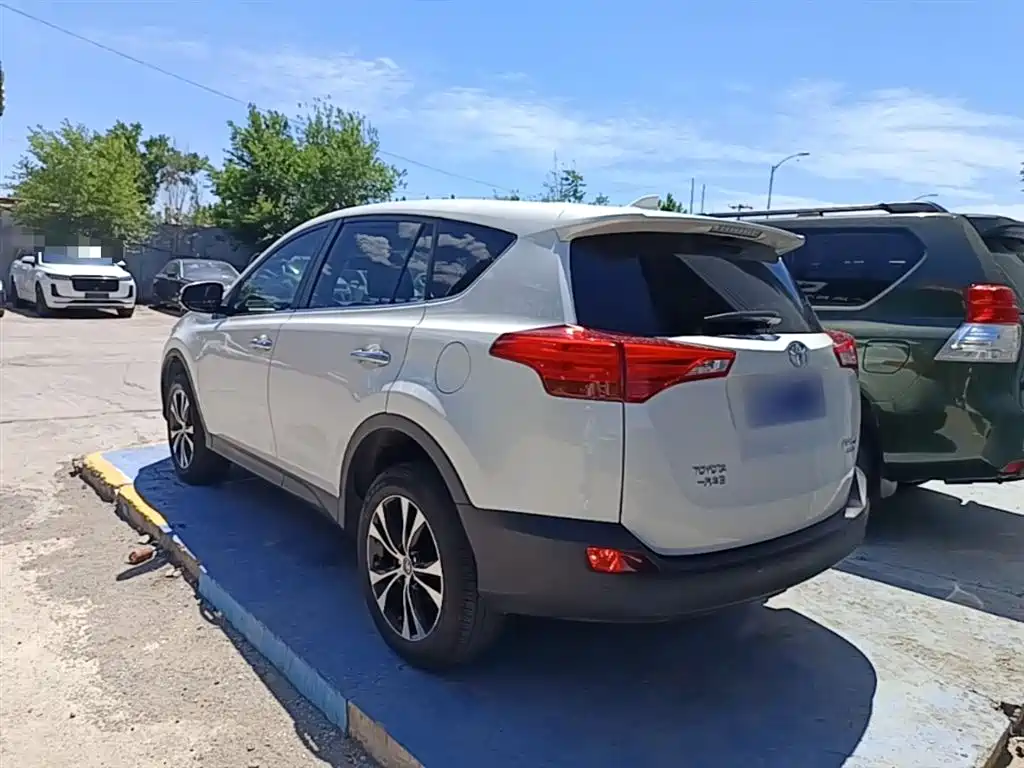 Toyota RAV4 Rongfang 2015 2.5L Automatic 4WD Elite Edition фото 23