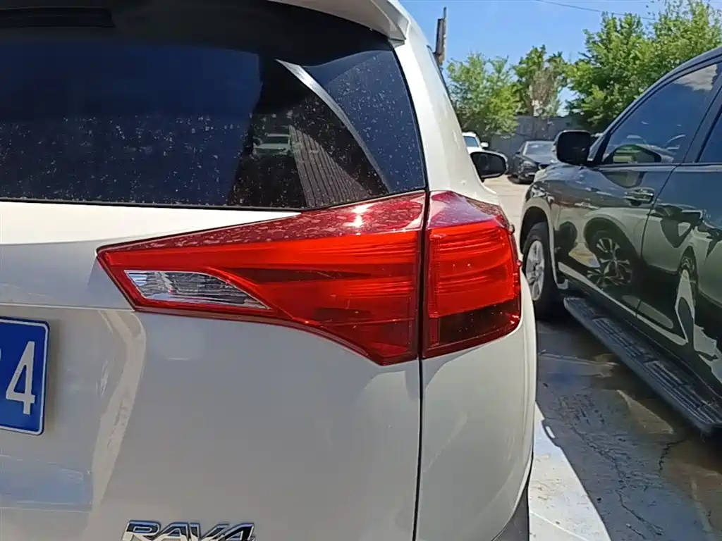 Toyota RAV4 Rongfang 2015 2.5L Automatic 4WD Elite Edition фото 24